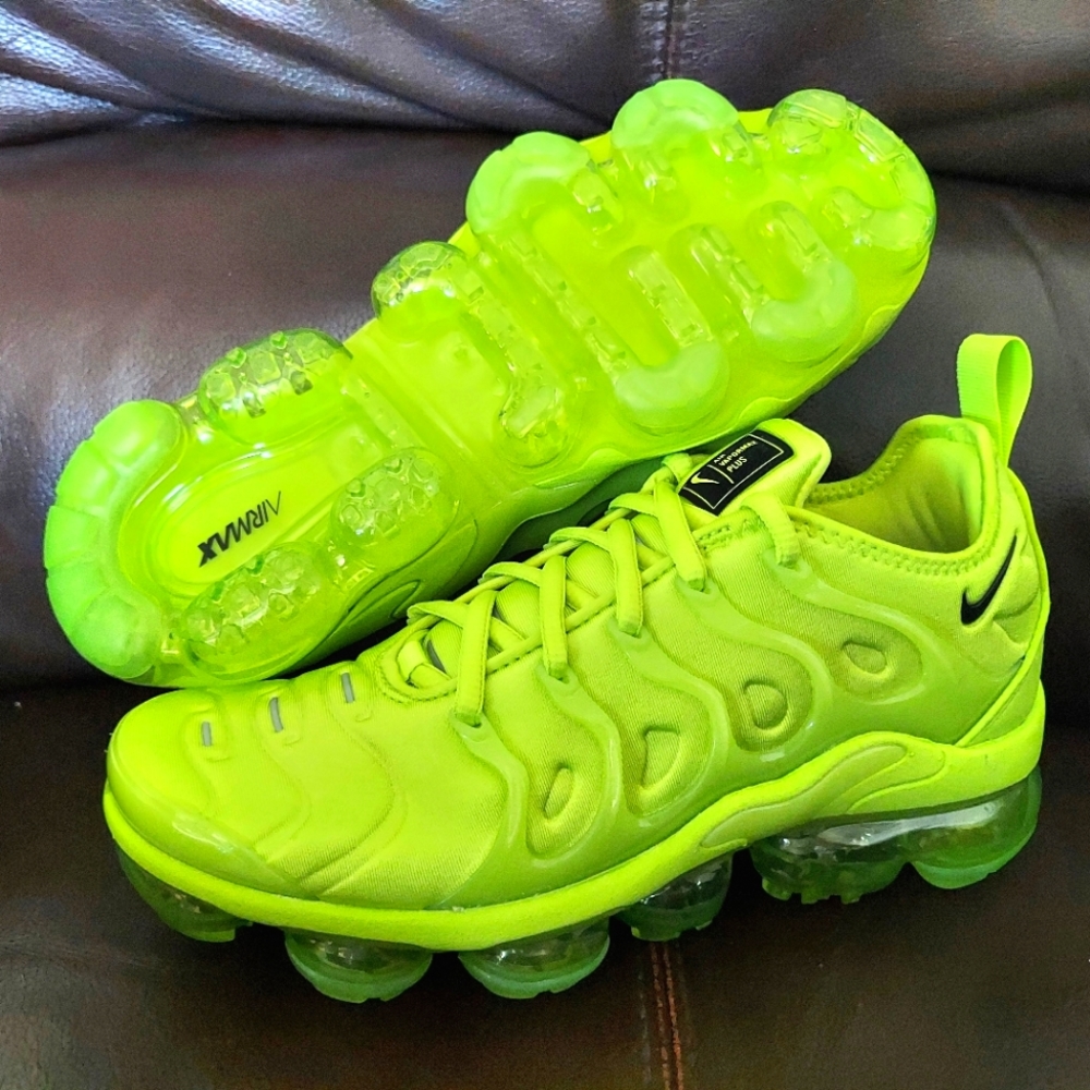 Nike Air VaporMax Plus Atomic Green/Black DX1784-300 Women's Sz 7.5